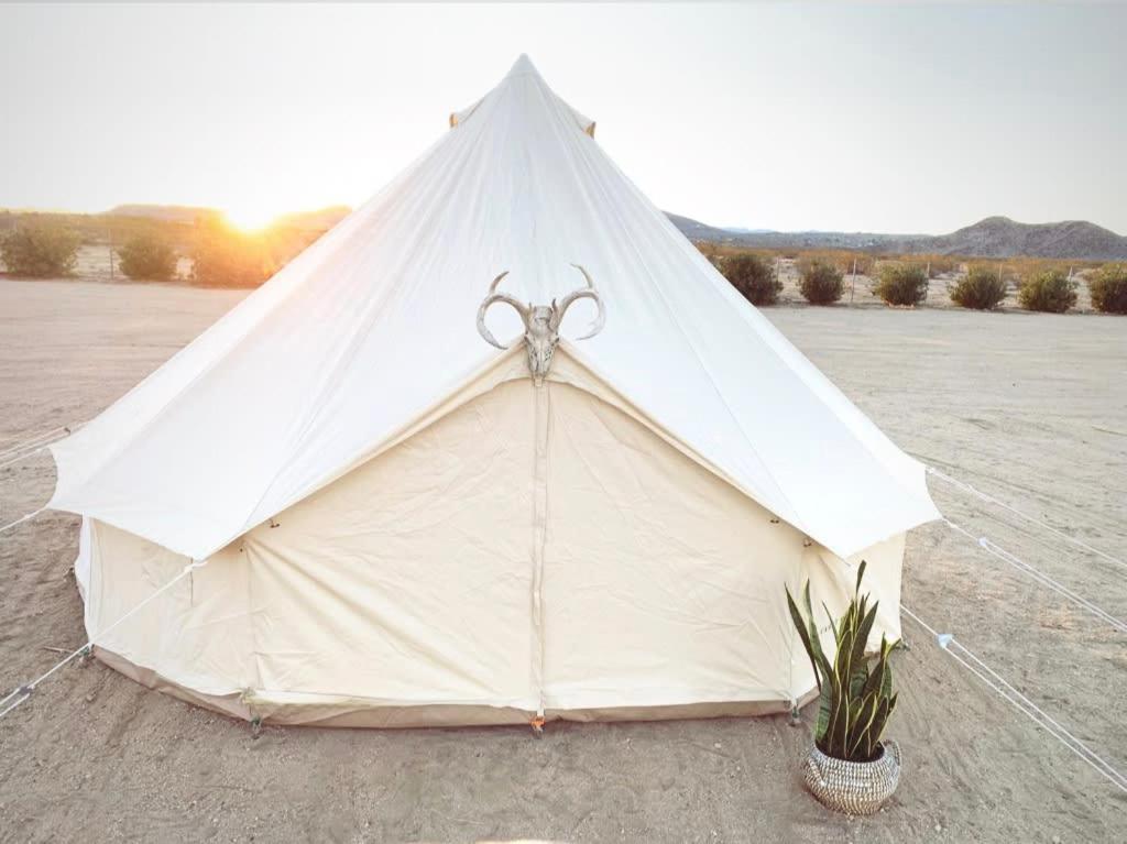 The Castle House Estate Hotel Joshua Tree Exterior photo